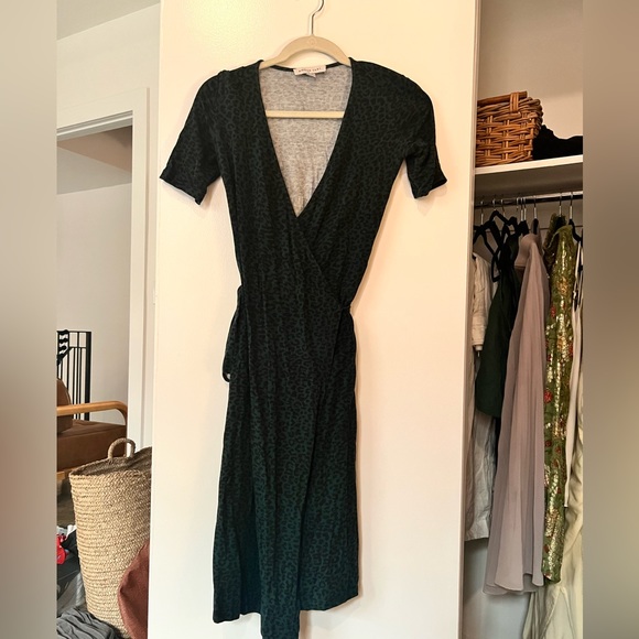Amour Vert Green Leopard Wrap Dress - Picture 2 of 3